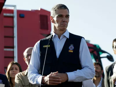Spain's Prime Minister Pedro Sanchez speaks at the command post following the collision of two high-speed trains between the towns of Mora and Orgaz, near Toledo, Spain, October 28, 2026. REUTERS/Violeta Santos Moura
