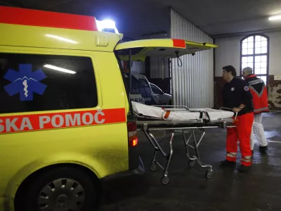 re&scaron;evalno vozilo (re&scaron;ilec)- Re&scaron;evalna postaja UKC v Ljubljani, preshopitalna enota nujne medicinske pomoči - re&scaron;evalci, Zalo&scaron;ka 25,  ///FOTO: Luka Cjuha