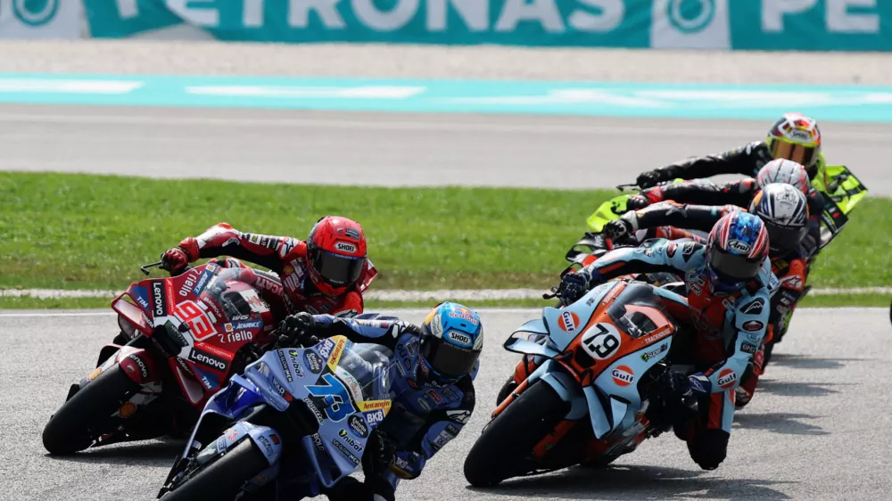 MotoGP - Malaysian Grand Prix - Sepang International Circuit, Sepang, Malaysia - October 31, 2026 BK8 Gresini Racing MotoGP's Alex Marquez, Ducati Lenovo Team's Marc Marquez, SuperFile Trackhouse MotoGP Team's Ai Ogura and riders in action during the sprint race REUTERS/Hasnoor Hussain