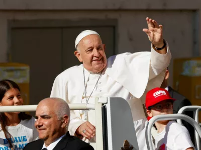 FILE PHOTO: Pope Francis arrives for the weekly general audience in Saint Peter's Square at the Vatican, June 12, 2024. REUTERS/Ciro De Luca/File Photo