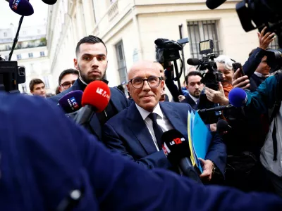 Eric Ciotti, head of the French conservative party Les Republicains (The Republicans - LR), is surrounded by journalists as he leaves the LR party headquarters in Paris, as French political parties try to build alliances ahead of early legislative elections in France, June 11, 2024. REUTERS/Sarah Meyssonnier