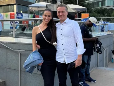 Tina Gaber in Robert Golob sta obiskala Dallas in si ogledala tekmo Luke Dončića. F instagram