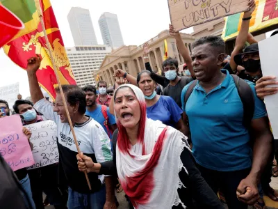 FILE PHOTO: People shout slogans during a protests against Sri Lanka President Gotabaya Rajapaksa in front of the Presidential Secretariat building, amid the country's economic crisis, in Colombo, Sri Lanka, April 12, 2022. REUTERS/Dinuka Liyanawatte/File Photo