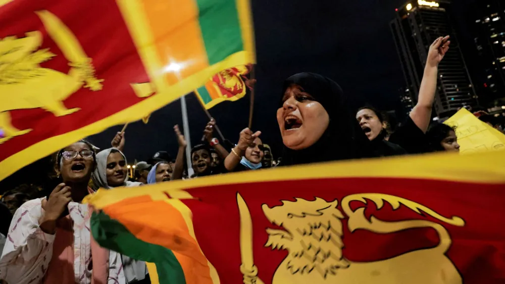 FILE PHOTO: Protestors shout slogans against Sri Lankan President Gotabaya Rajapaksa near the Presidential Secretariat, amid the country's economic crisis in Colombo, Sri Lanka, April 11 2022. REUTERS/Dinuka Liyanawatte/File Photo