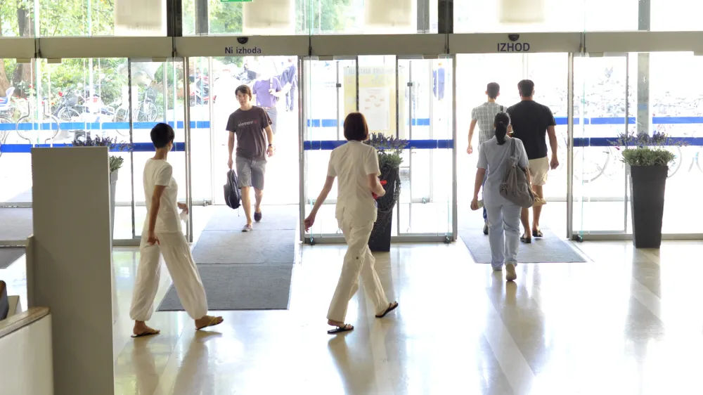 - ilustrativna fotografija zdravstvo, zdravniki, zdravnice, medicinske sestre, UKC Ljubljana, klinični center, bolninica//FOTO: Toma Zajelnik 