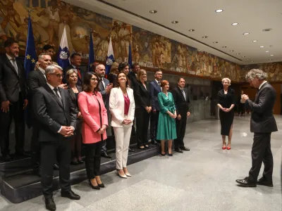 - 01.06.2022 - Izredna seja DZ, na kateri so potrjevali 17. novih ministrov - 15. petnajsta Vlada Republike Slovenije RS v samostojni Sloveniji pod vodstvom predsednika vlade dr. Roberta Goloba -  //FOTO: Luka Cjuha