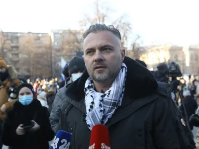 Anis Ličina, eden glavnih pobudnikov nasilnega protesta 5. novembra- 13.01.2021  Trg republike - protestni shod v organizaciji civilne iniciative Maske dol pod geslom Enotni in svobodni smo pod Triglavom doma  protest  //FOTO: Luka Cjuha.