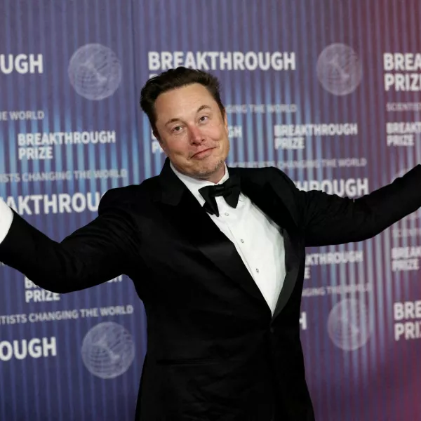 FILE PHOTO: Elon Musk attends the Breakthrough Prize awards in Los Angeles, California, U.S., April 13, 2024. REUTERS/Mario Anzuoni/File Photo