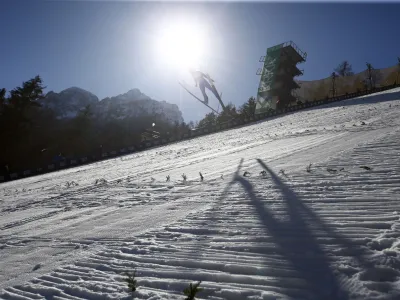 Slovenija, Planica, <br>24.03.2021, 24. marec 2021<br>Kvalifikacije za tekmo svetovnega pokala v smučarskih skokih. Planiška velikanka, poleti, šport, skakalci, letalnica bratov Gorišek, sneg, delavci, <br>Foto: BOBO