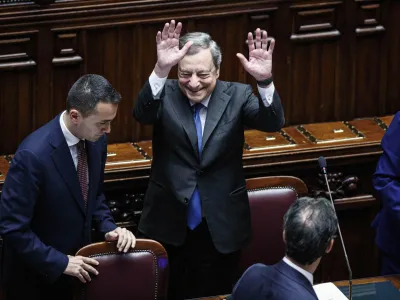 Po 523 dneh na čelu vlade se Mario Draghi poslavlja z mesta predsednika vlade. Na položaju je zdržal dlje, kot enajst mesecev, kolikor v povprečju znaša trajanje obstoja italijanskih vlad. Foto: AP