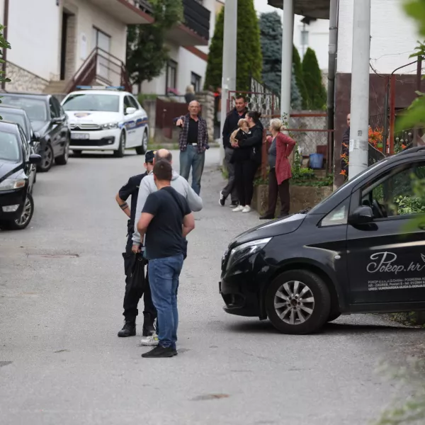 13.06.2024., Susedgrad - Policisjki očevid u Susedgradu gdje je muškarac bez odjeće sjekirom oštetio nekliko automobila. Photo: Igor Kralj/PIXSELL