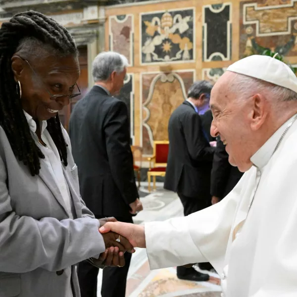 Pope Francis greets Whoopi Goldberg as he meets with comedians during a cultural event at the Vatican, June 14, 2024. Vatican Media/­Handout via REUTERS  ATTENTION EDITORS - THIS IMAGE WAS PROVIDED BY A THIRD PARTY. BEST QUALITY AVAILABLE.