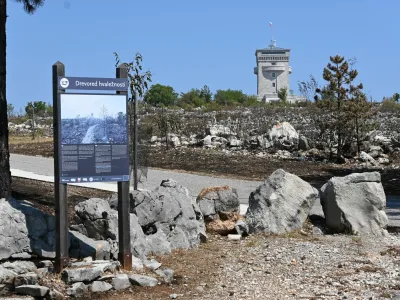 Požari na Krasu so zaradi območja s suhim rastjem, neeksplodiranih ubojnih sredstev, vremenskih razmer z nepredvidljivim vetrom namreč specifični, še težje obvladljivi.