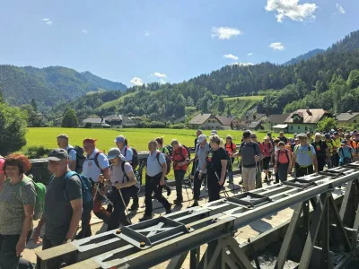 Na dnevu slovenskih planincev v Črni na Koroškem se je zbralo okoli tisoč planincev od blizu in daleč.