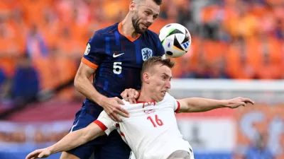 Soccer Football - Euro 2024 - Group D - Poland v Netherlands - Hamburg Volksparkstadion, Hamburg, Germany - June 16, 2024 Netherlands' Stefan de Vrij in action with Poland's Adam Buksa REUTERS/Annegret Hilse