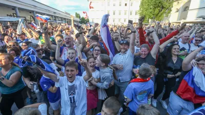 16.06.2024 - Euro 2024 - evropslo prvenstvo v nogometu - Spremljanje tekme nogometnega evropskega prvenstva med Slovenijo in Dansko na Pogačarjevem trgu. Foto: Luka Cjuha