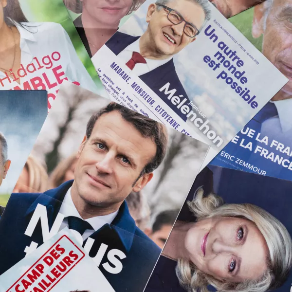 FILED - 08 April 2022, Bavaria, Nuremberg: Election documents of French presidential candidates such as Emmanuel Macron and Marine Le Pen. Photo: Daniel Karmann/dpa