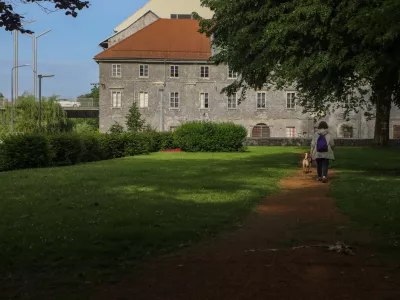 Dela naj bi bila predvidoma zaključena prihodnje leto, ko bo svoje prostore tam dobil osrednji mladinski center v Ljubljani. 