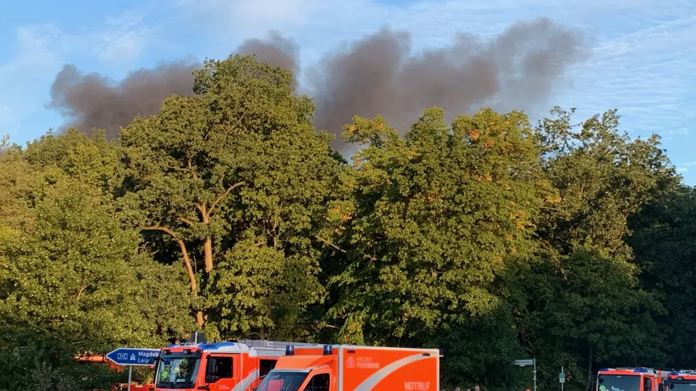 Nemcija, Berlin.<br>V gozdu Grunewald na zahodu Berlina je danes izbruhnil obsezen pozar, potem ko je v policijskem skladiscu streliva odjeknilo vec eksplozij.