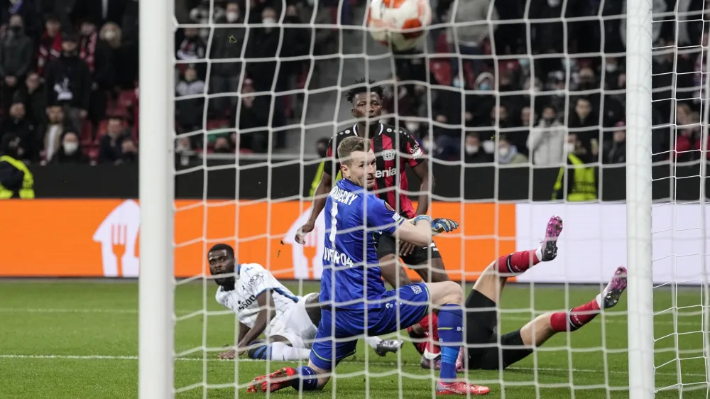 Atalanta's Jeremie Boga scores against Leverkusen's goalkeeper Lukas Hradecky the first goal during the Europa League Round of 16, second leg, soccer match between Bayer Leverkusen and Atalanta Bergamo at the BayArena in Leverkusen, Germany, Thursday, March 17, 2022. (AP Photo/Martin Meissner)