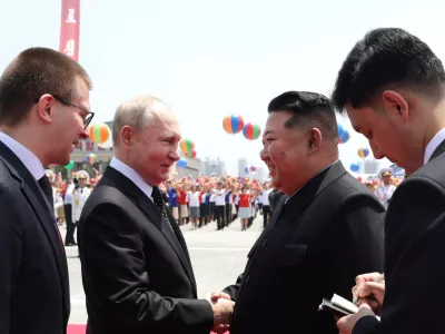 HANDOUT - 19 June 2024, North Korea, Pyongyang: North Korean leader Kim Jong-un and Russian President Vladimir Putin attend a welcoming ceremony at Kim Il Sung Square. Photo: -/Kremlin/dpa - ATTENTION: editorial use only and only if the credit mentioned above is referenced in full