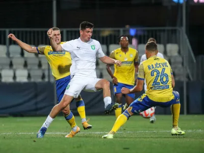 Svit Sešlar (beli dres) Koper, 20.08.2022<br>Stadion Bonifika, Nogomet, Prva liga,<br>FC Koper - Olimpija Ljubljana