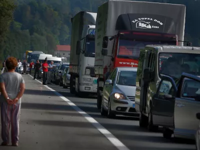 - primorska avtocesta - kolona na AC Ljubljana- Koper. Kolona dolga 18 km //FOTO: Bojan Velikonja