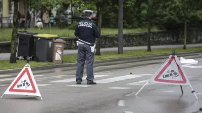 ﻿- 12.05.2016 - prometna nesreča - Vilharjeva cesta - ogled kraja prometne nesreče - policija - varnost v prometu   ///FOTO: Luka Cjuha.