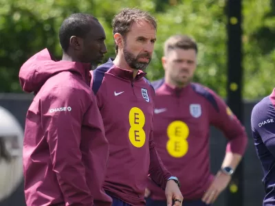 22 June 2024, Blankenhain: England manager Gareth Southgate leads a training session at the Spa & Golf Resort Weimarer Land, ahead of Sunday's UEFA Euro 2024 Group C soccer match against Slovenia. Photo: Adam Davy/PA Wire/dpa