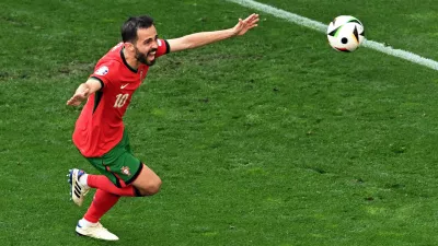 Soccer Football - Euro 2024 - Group F - Turkey v Portugal - Dortmund BVB Stadion, Dortmund, Germany - June 22, 2024 Portugal's Bernardo Silva celebrates scoring their first goal REUTERS/Carmen Jaspersen   TPX IMAGES OF THE DAY