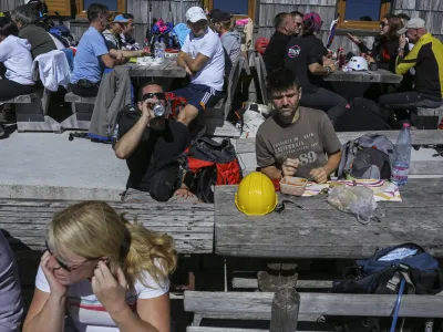 - 29.08.2015 - simbolična fotografija - Julijske Alpe, planinci, Kredarica     ///FOTO: Jaka Gasar