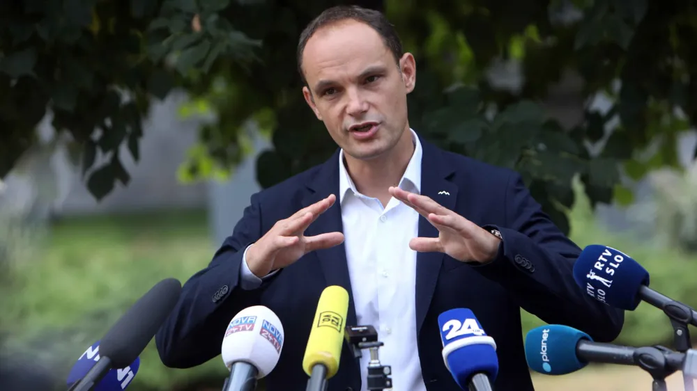 dr. Anže Logar, kandidat za predsednika republike - 04.07.2022 – Predsedniške volitve 2022 - novinarska konferenca s predstavitvijo kandidature poslanca SDS Anžeta Logarja za predsednika republike //FOTO: Tomaž Skale