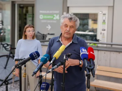 Ljubljana, UKC Ljubljana.<br>Novinarska konferenca, na kateri je bila predstavljena problematika odprtih in zelenih povrsin na obmocju klinik UKC.<br>Vodja projektov pri Prostorozu Naja Kikelj in podzupan mestne obcine Ljubljana (MOL) Janez Kozelja.