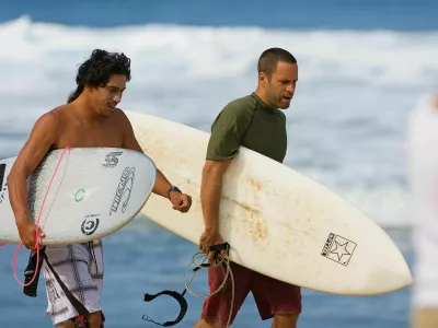 CAGCG7 Feb 06, 2008 - Oahu, Hawaii, USA - File: TAMAYO PERRY and JACK JOHNSON head out for a surf at home on the North Shore. Johnson releases 'Sleep Through The Static' his fifth studio album, released on February 5, 2008. The effort was announced on Johnson's personal website as renovation began for the 