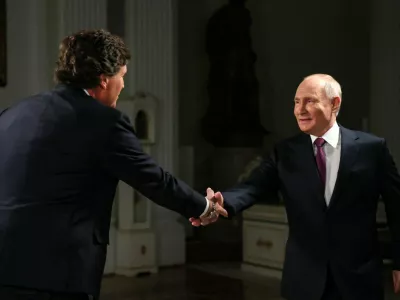 09 February 2024, Russia, Moscow: Russian President Vladimir Putin shakes hands with US journalist Tucker Carlson during an interview. Photo: -/Kremilin Pool/dpa