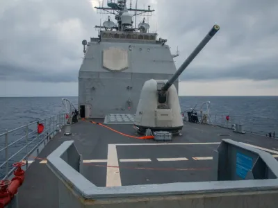 Ticonderoga-class guided-missile cruiser USS Antietam (CG 54), deployed to the U.S. 7th Fleet area of operations, conducts underway operations in the Taiwan Strait, August 28, 2022. U.S. Navy/Handout via REUTERS ATTENTION EDITORS - THIS IMAGE WAS PROVIDED BY A THIRD PARTY.