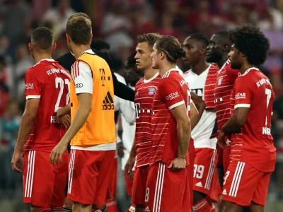 Soccer Football - Bundesliga - Bayern Munich v Borussia Moenchengladbach - Allianz Arena, Munich, Germany - August 27, 2022 Bayern Munich's Joshua Kimmich after the match with teammates REUTERS/Lukas Barth DFL REGULATIONS PROHIBIT ANY USE OF PHOTOGRAPHS AS IMAGE SEQUENCES AND/OR QUASI-VIDEO.