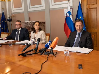 Ljubljana, ministrstvo za finance.<br>Novinarska konferenca ministra za finance Klemna Bostjancica in drzavne sekretarke na financnem ministrstvu Sase Jazbec na temo rebalansa letosnjega drzavnega proracuna.<br>Minister za finance Klemen Bostjancic.