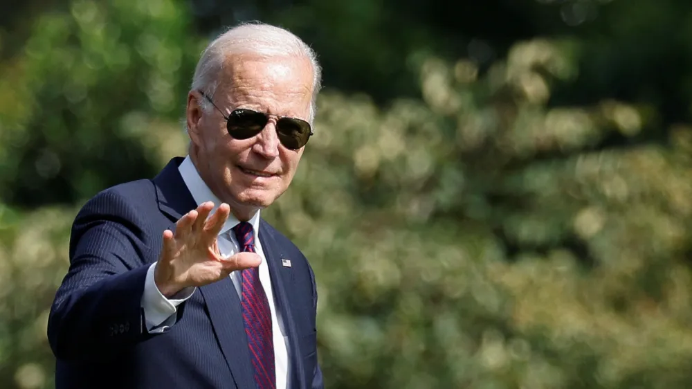 U.S. President Joe Biden waves as he walks towards Marine One to depart for a weekend at Camp David from the White House in Washington, U.S., September 2, 2022. REUTERS/Jonathan Ernst