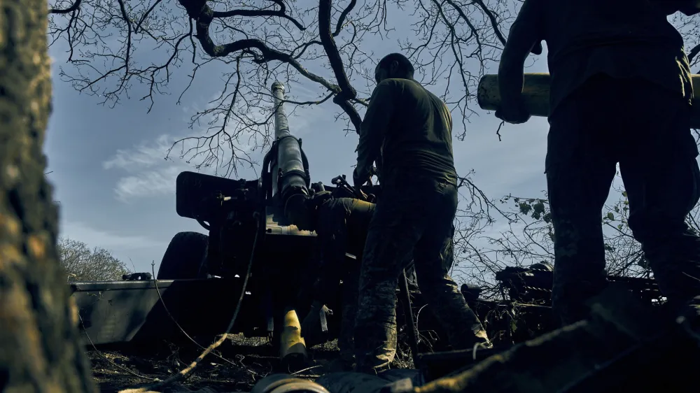 Ukrainian soldiers fire, on the front line in the Donetsk region, eastern Ukraine, Sat. Sept. 3, 2022. (AP Photo/Kostiantyn Liberov)