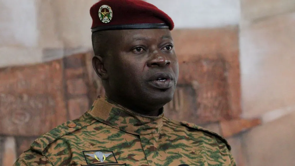  Burkina Faso military leader, Lieutenant Colonel Paul-Henri Damiba speaks during a news conference with Ivory Coast's President Alassane Ouattara at the presidential palace in Abidjan, Ivory Coast, September 5, 2022. REUTERS/Luc Gnago