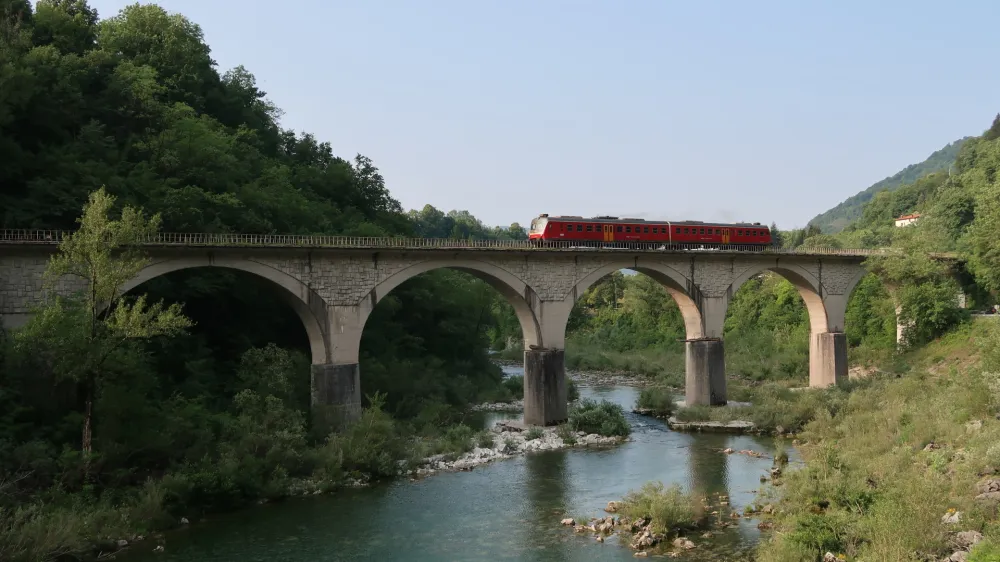 Železniški most v Ajbi, Bohinjska proga, vlak, železnica