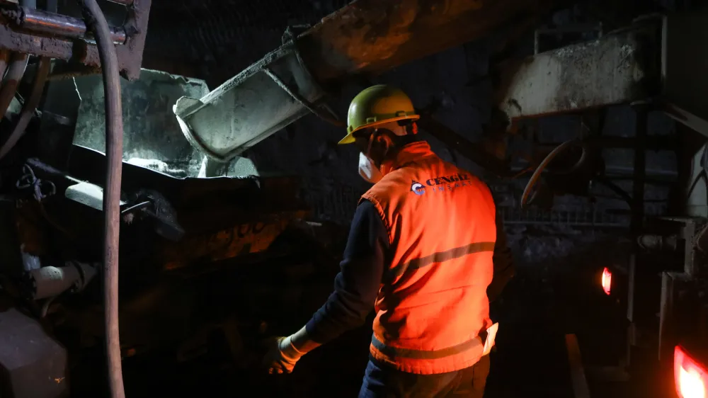 Dars je pred poldrugim letom za gradnjo predora Karavanke izbral turškega gradbinca Cengiz. Foto: Luka Cjuha. 