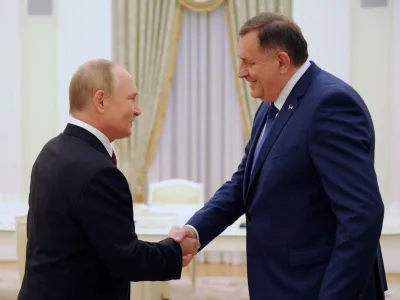 Russian President Vladimir Putin shakes hands with Serb member of the tripartite Bosnian Presidency Milorad Dodik during a meeting in Moscow, Russia, September 20, 2022. Sputnik/Mikhail Klimentyev/Kremlin via REUTERS ATTENTION EDITORS - THIS IMAGE WAS PROVIDED BY A THIRD PARTY.