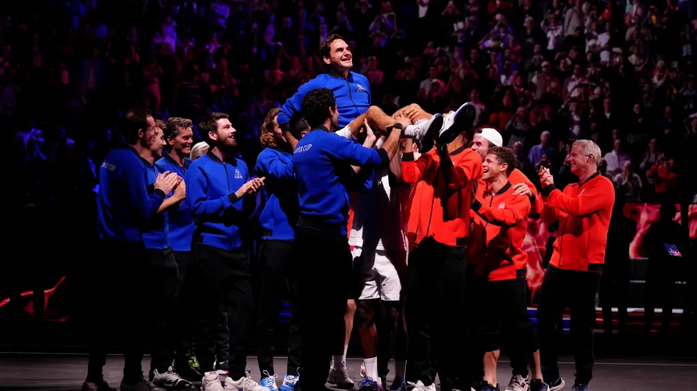 23 September 2022, United Kingdom, London: Team Europe's Roger Federer is lifted up by both teams after his final competitive match on day one of the Laver Cup at the O2 Arena. Photo: John Walton/PA Wire/dpa