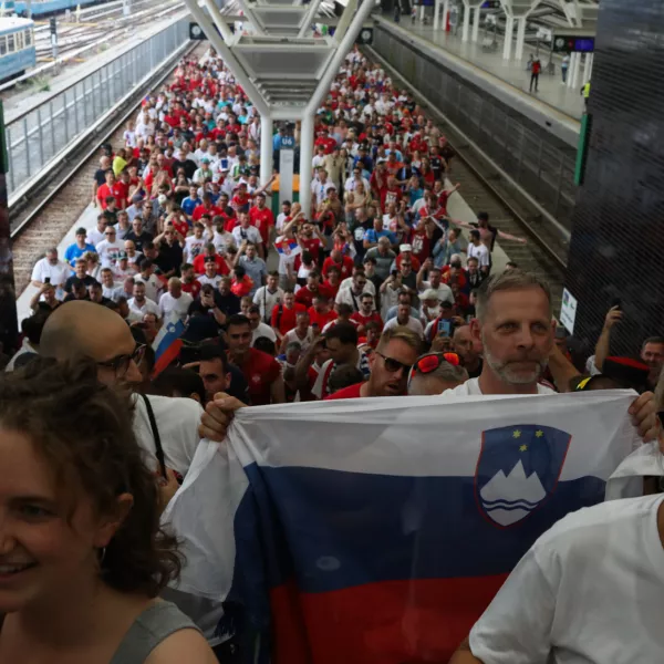 Navijači Metro. -20.06.2024. Euro 2024. tekma Slovenija - Srbija. Foto: Bojan Velikonja