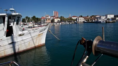 - KOPER 2010 - ribiška ladja///FOTO: Luka Cjuha