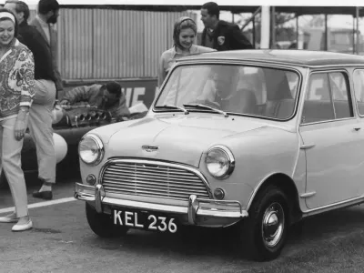 Prvi mini je na ceste zapeljal leta 1959. / Foto: Mini