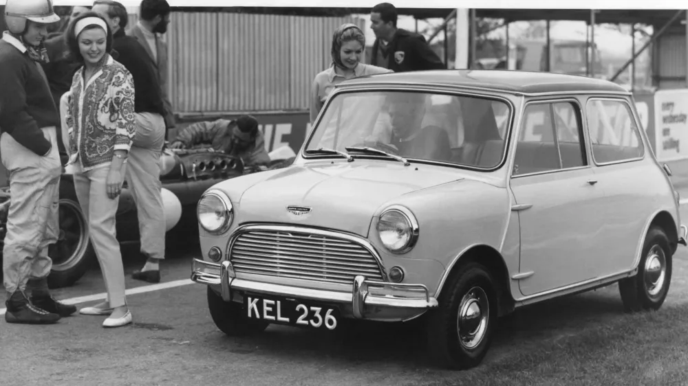 Prvi mini je na ceste zapeljal leta 1959. / Foto: Mini