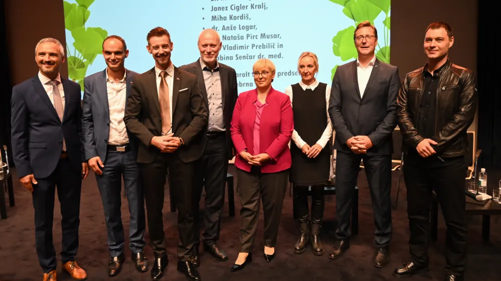 Gregor Bezenšek mlajši,Milan Brglez,Janez Cigler Kralj,Miha Kordiš,Anže Logar,Nataša Pirc Musar,Vladimir PrebiličSabina Senčar - 29.09.2022 - Predsedniške volitve 2022 – prvo uradno soočenjem predsedniških kandidatov v okviru zaključka Festivala za tretje življenjsko obdobje v Cankarjevem domu -//FOTO: Nik Erik Neubauer  